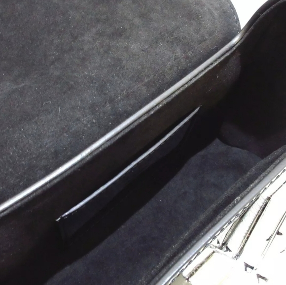 🚨 Sale!🎉HPx2🎉!Louis Vuitton Black Vernis Twist Monogram PM - Picture 8 of 16